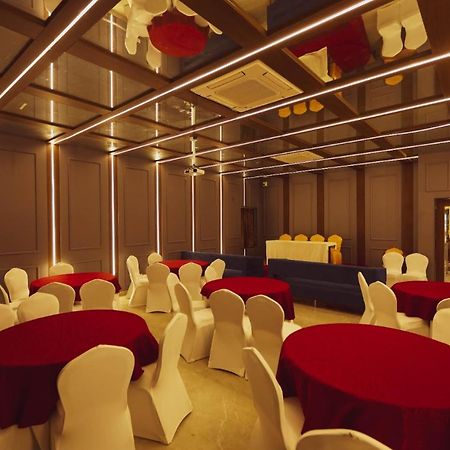 Hotel Kiran Miraj Dış mekan fotoğraf