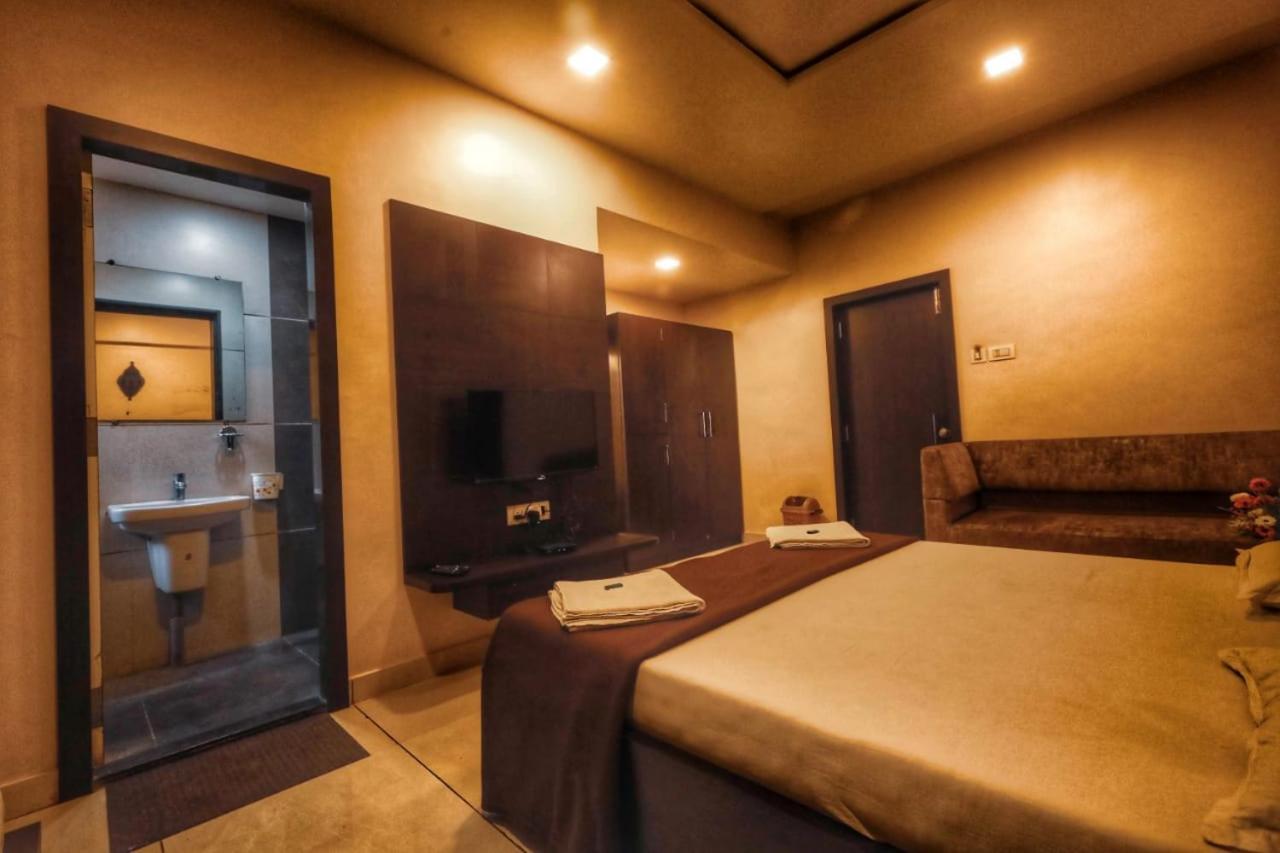 Hotel Kiran Miraj Dış mekan fotoğraf