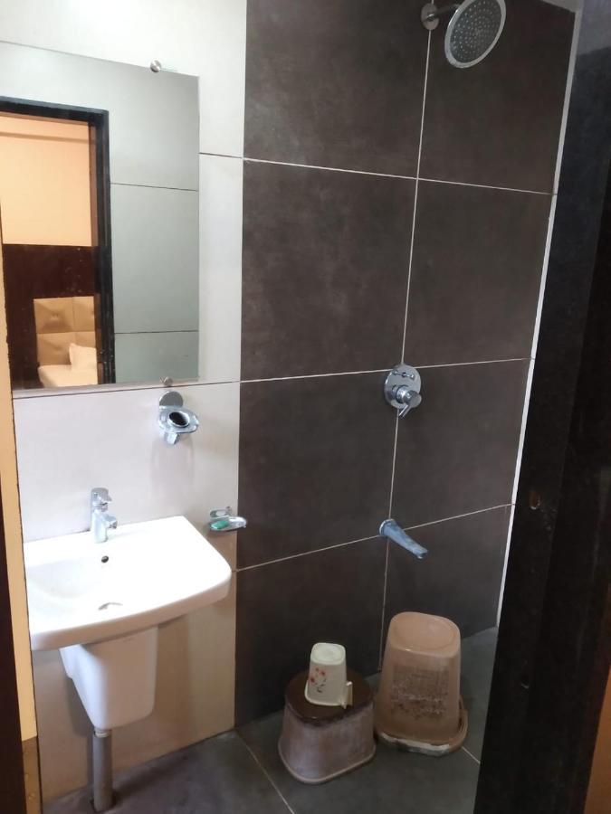 Hotel Kiran Miraj Dış mekan fotoğraf